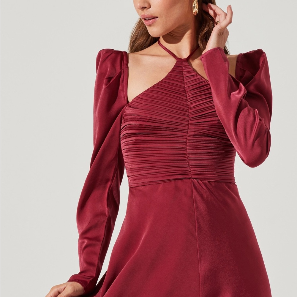 CINCHED HALTER TIE SATIN MIDI DRESS